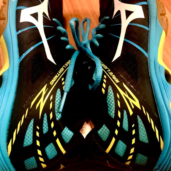 Mizuno Wave Lightning SR touch Excellent Condition size 9 athletic shoes - Picture 3 of 9